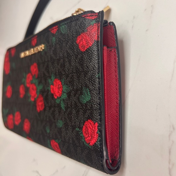 Michael Kors Rose Wristlet- NWOT - Picture 17 of 17